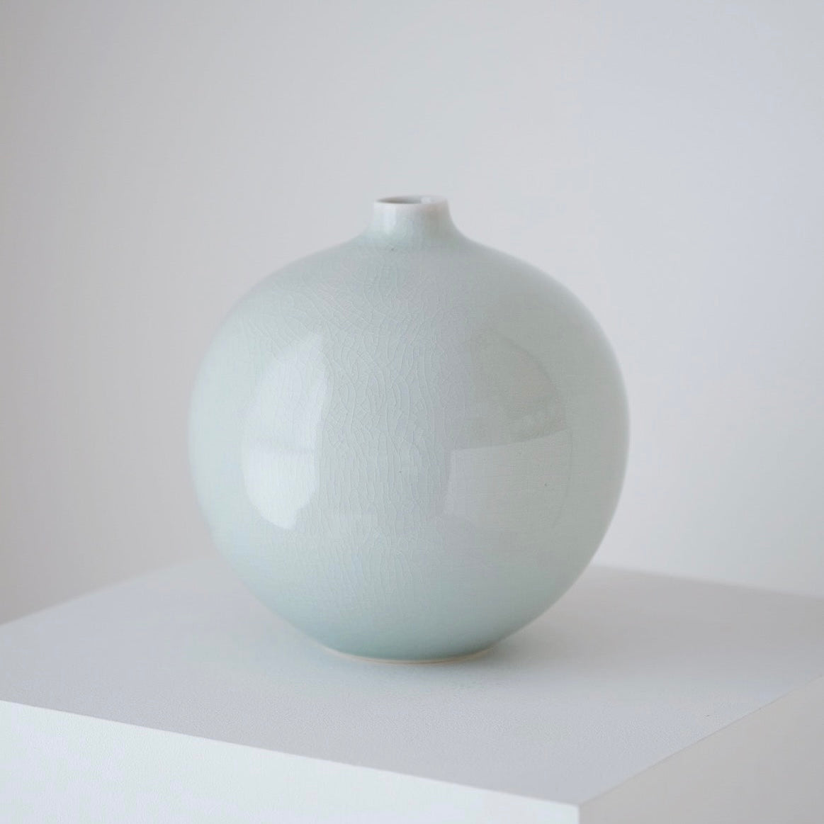 Light-Chungja Vase - Medium