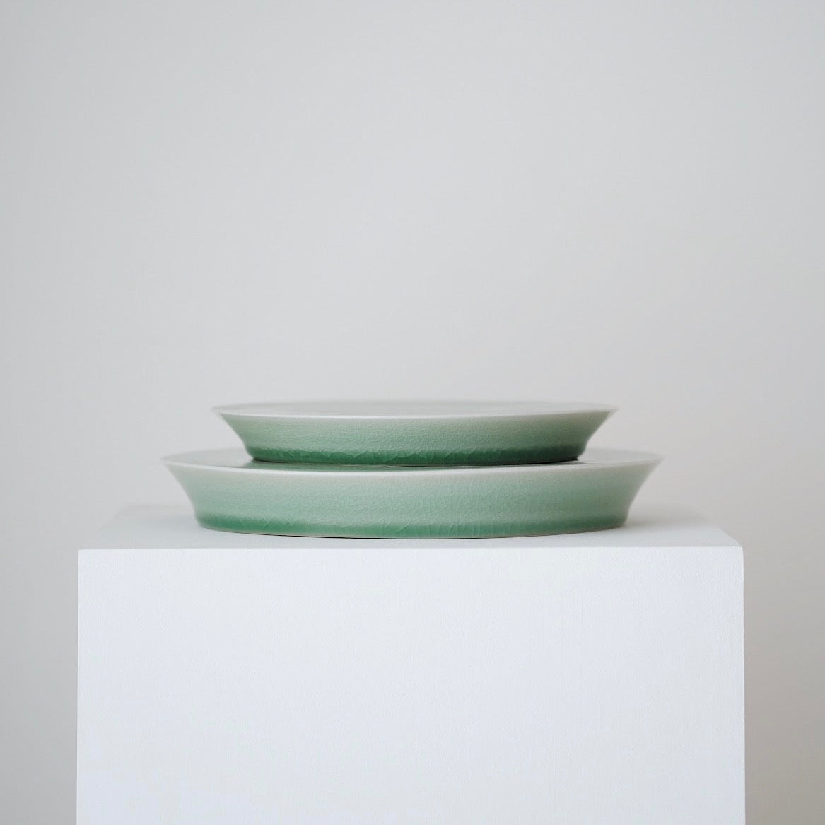 Chungja Footed Plate (2sizes)