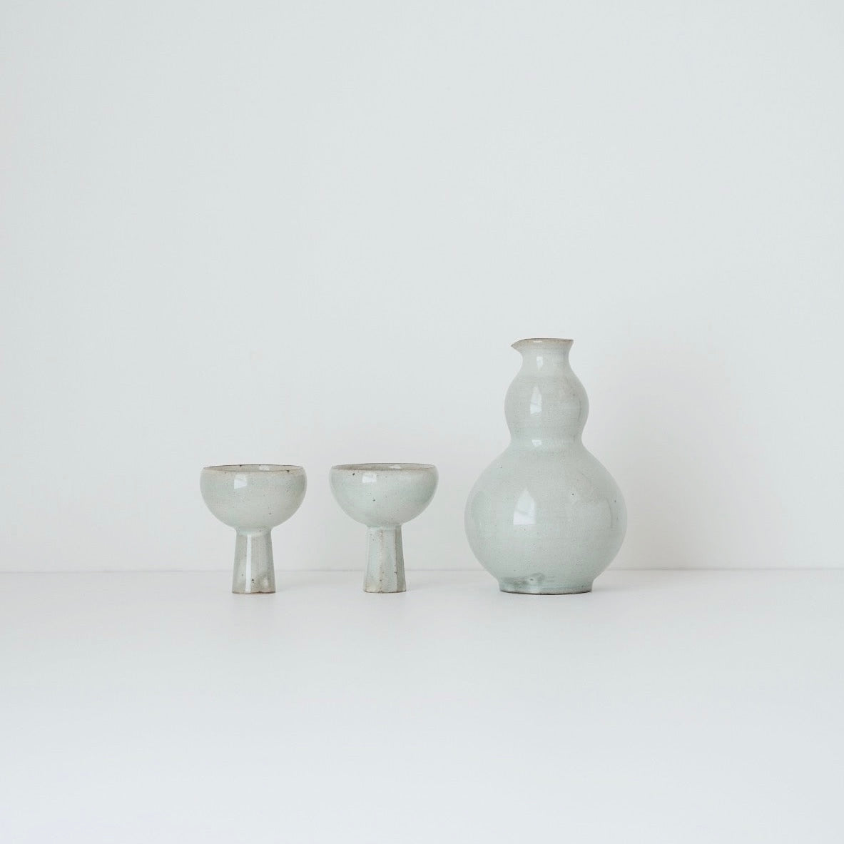 Chungja Soju Server and Cup Set