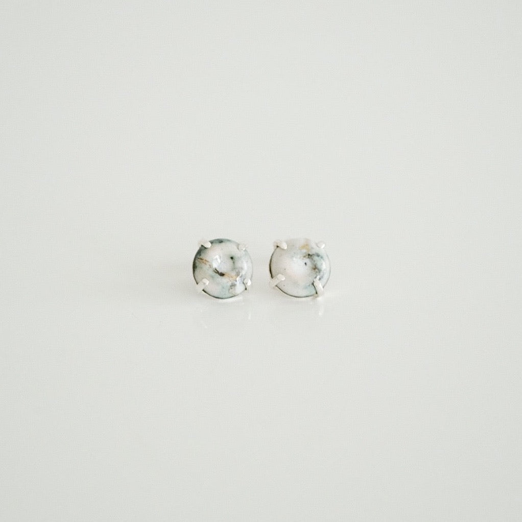 Chilbo Earrings - White