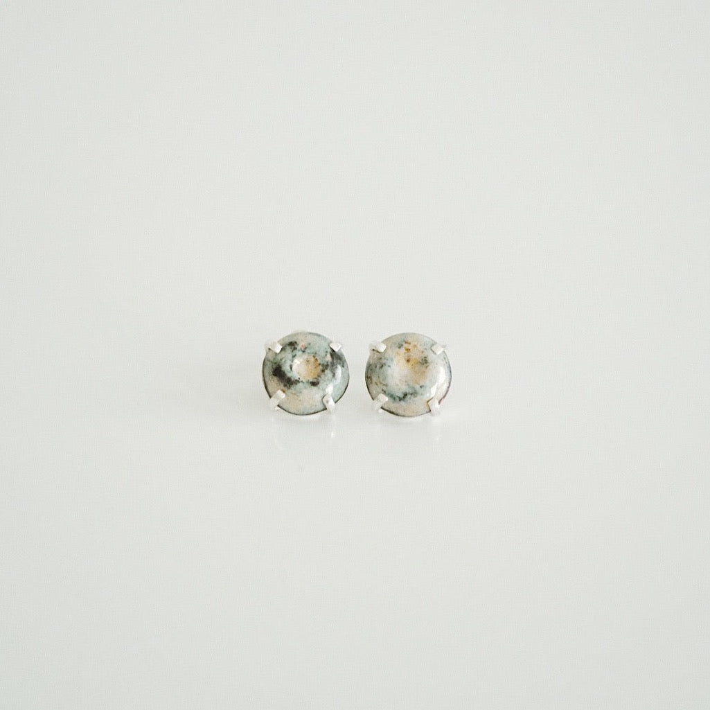 Chilbo Earrings - White