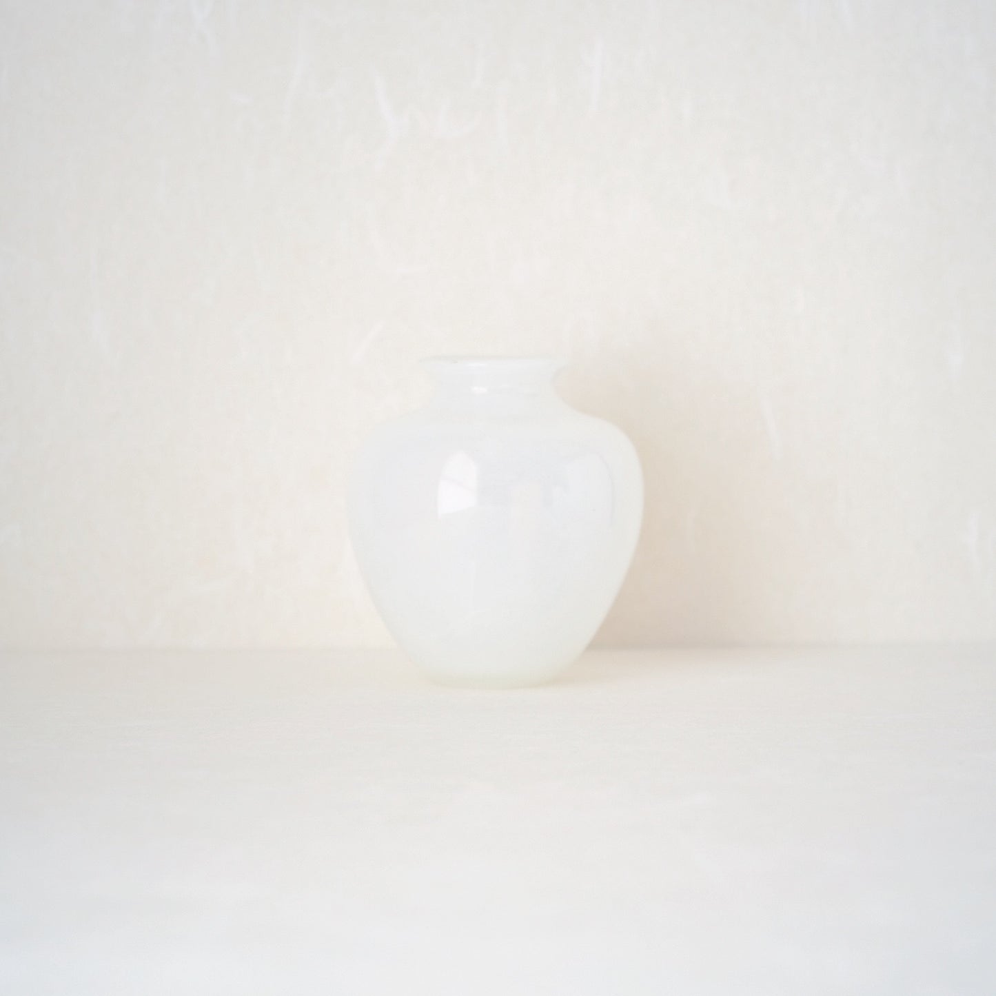 Medium Hanji Glass Vase - White