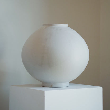 Moon Jar (달을 빚은 질그릇) No.3