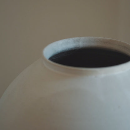 Moon Jar (달을 빚은 질그릇) No.4