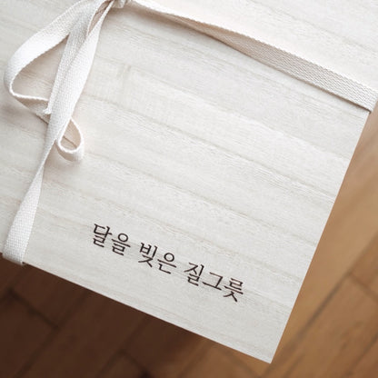 Moon Jar (달을 빚은 질그릇) No.3