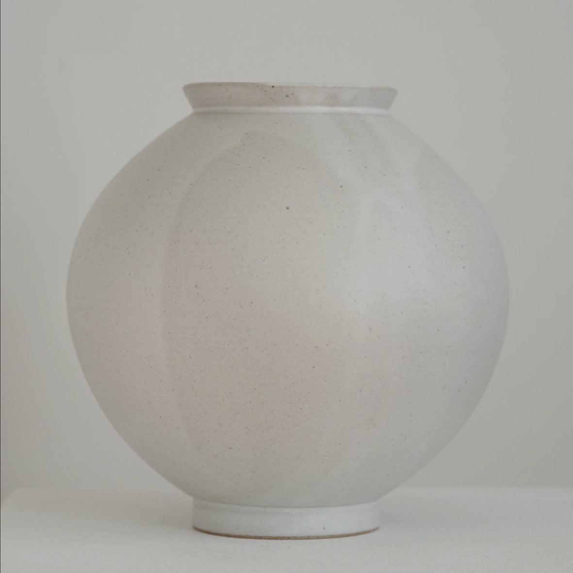 Moon Jar (달을 빚은 질그릇) No.7