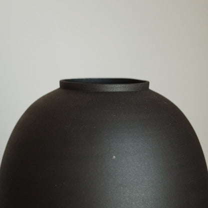 Mu-yi(무이) Heukja Vase No.6
