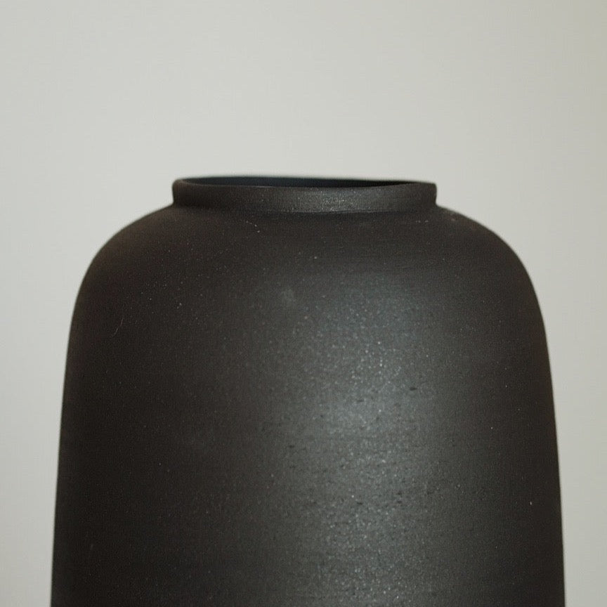 Mu-yi(무이) Heukja Vase No.5