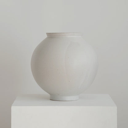 Moon Jar (달을 빚은 질그릇) No.6