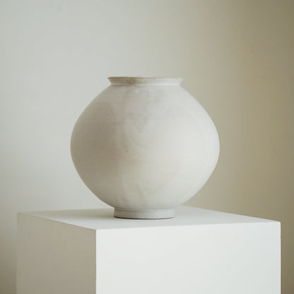 Moon Jar (달을 빚은 질그릇) No.1