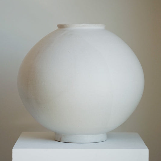 Moon Jar (달을 빚은 질그릇) No.3