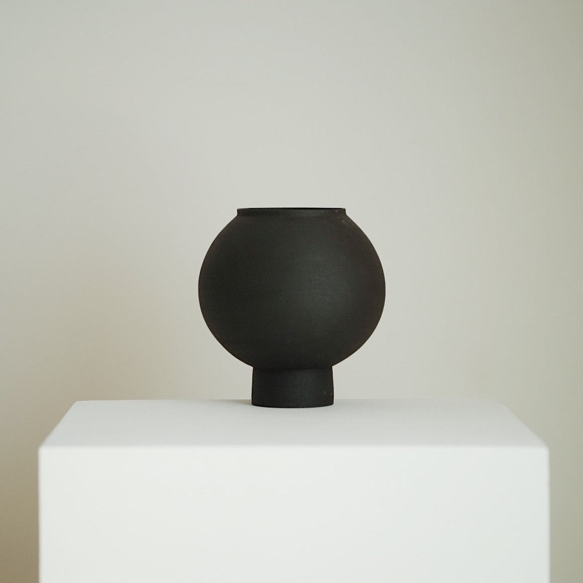 Mu-yi(무이) Heukja Vase No.1