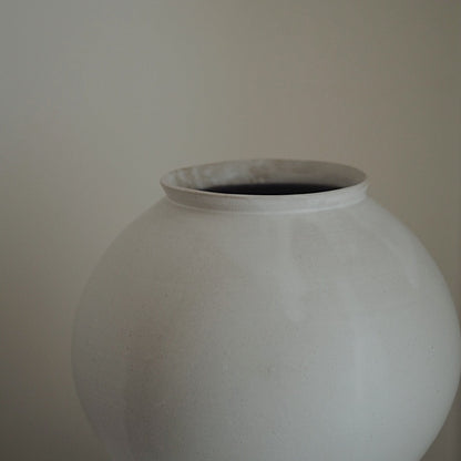 Moon Jar (달을 빚은 질그릇) No.5