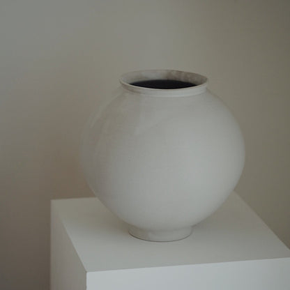 Moon Jar (달을 빚은 질그릇) No.5