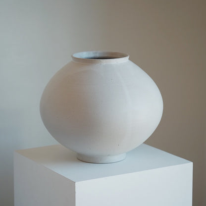 Moon Jar (달을 빚은 질그릇) No.4