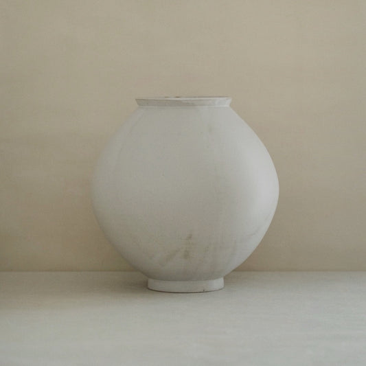 Moon Jar (달을 빚은 질그릇) No.2