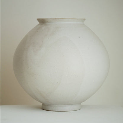 Moon Jar (달을 빚은 질그릇) No.1