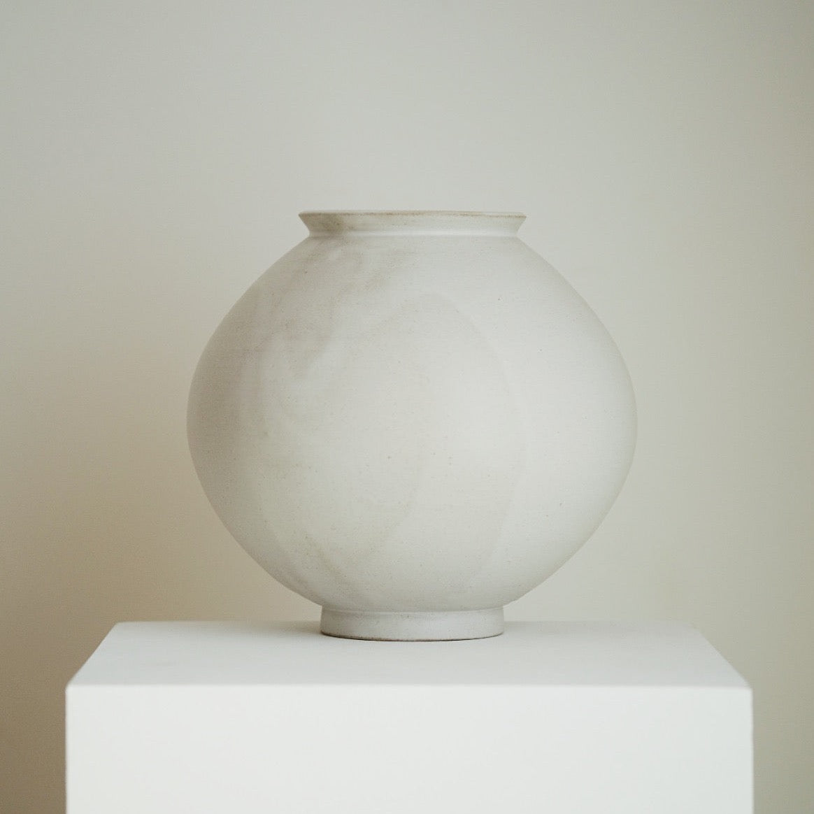 Moon Jar (달을 빚은 질그릇) No.1