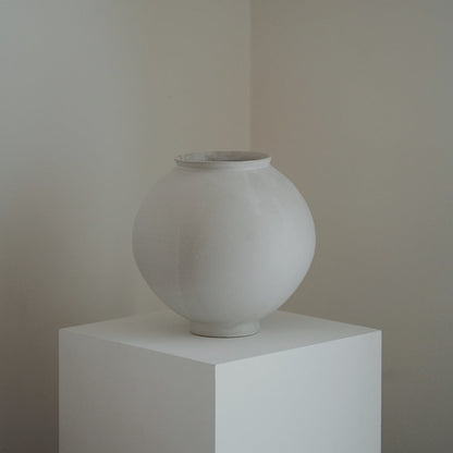 Moon Jar (달을 빚은 질그릇) No.5
