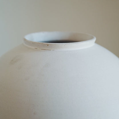 Moon Jar (달을 빚은 질그릇) No.3