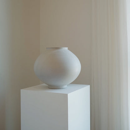 Moon Jar (달을 빚은 질그릇) No.4